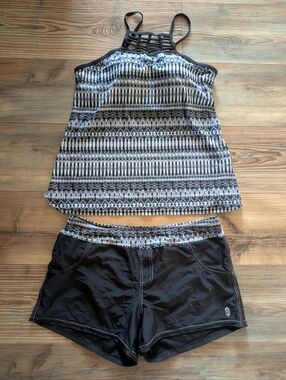 Free Country Built In Bra Bra Halter Tankini & Boy Shorts Swim Set Black White
